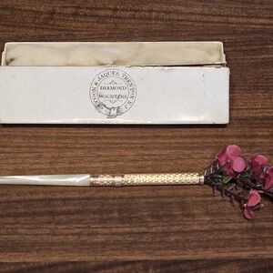 Elegant Floral Hair Accessory